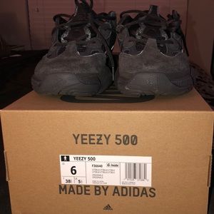 Gently worn yeezy 500 utility black size 6